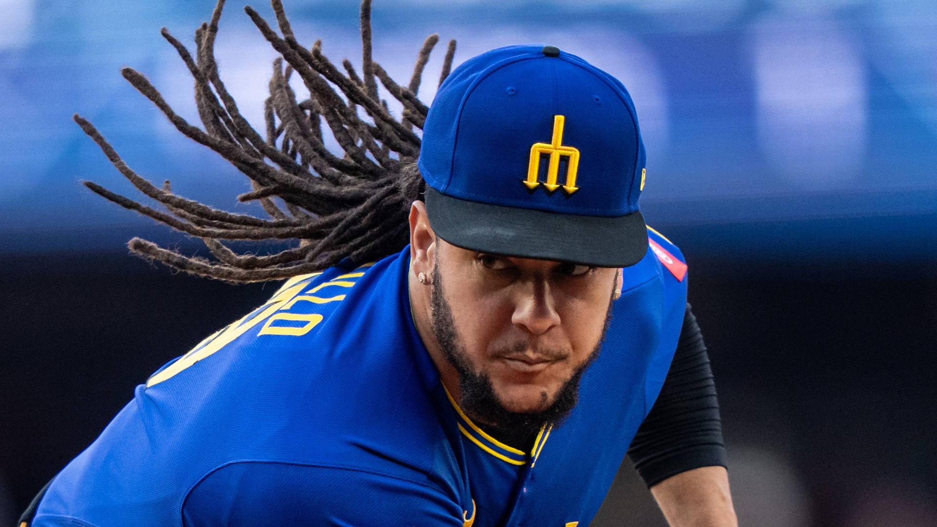 White Sox secure Luis Castillo in four-player trade, bolstering rotation with significant commitment.